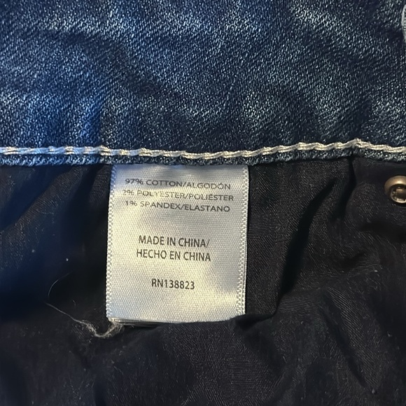 SHYANNE MID RISE JEANS SHORTS - Picture 7 of 9